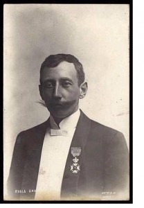 amundsen and medal